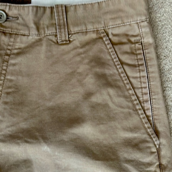 St, John’s Bay men’s tan cargo shorts size 34 - Picture 2 of 7
